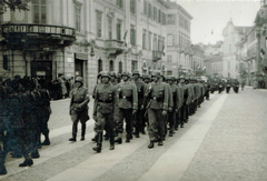 Aufmarsch deutscher Faschisten im besetzten Vercelli – aus dem Fotoalbum Aufmarsch deutscher Faschisten im besetzten Vercelli – aus dem Fotoalbum